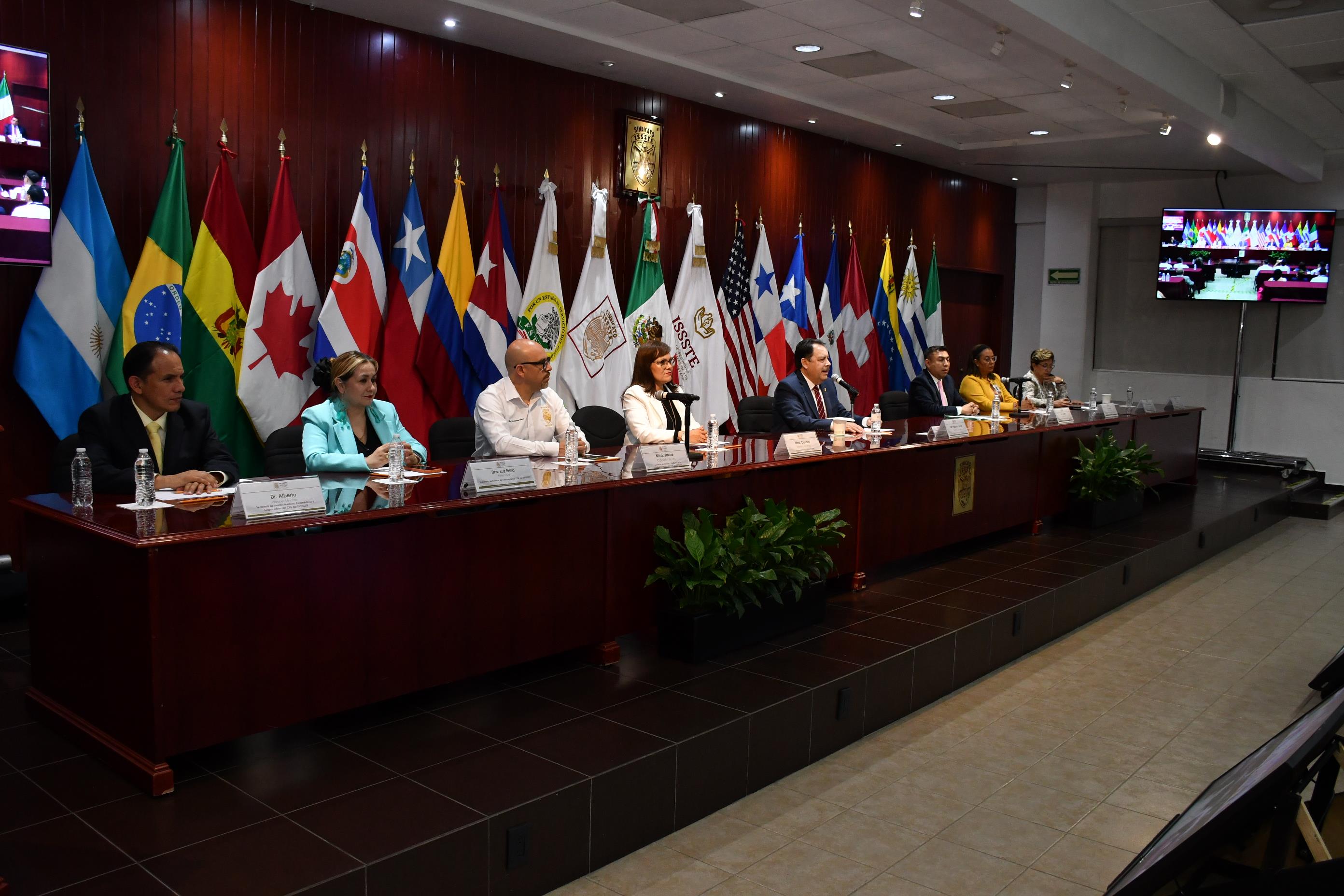  Salutación de la Sección V, Centro Médico Nacional "20 de Noviembre"